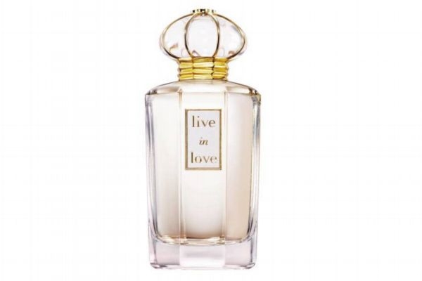 頭發(fā)香水可以噴身上嗎 發(fā)香可以當(dāng)香水用嗎 頭發(fā)香水可以噴身上嗎 發(fā)香可以當(dāng)香水用嗎