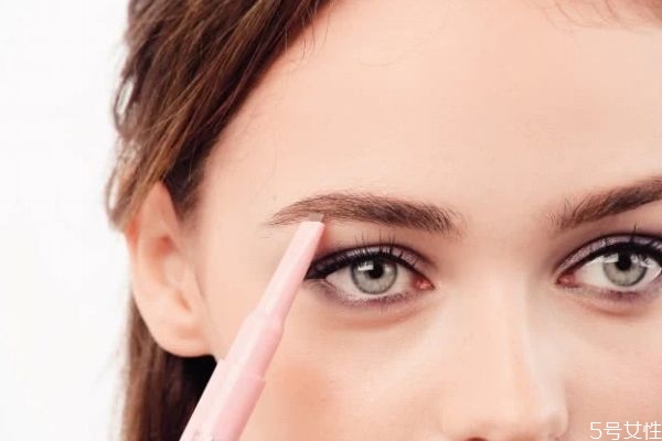 為什么畫眉毛不上色 為什么畫眉毛容易坨塊 為什么畫眉毛不上色 為什么畫眉毛容易坨塊