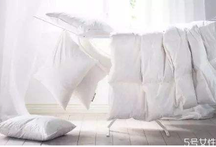 怎么馬上去除被子上的霉味 如何防止被子發(fā)霉 怎么馬上去除被子上的霉味 如何防止被子發(fā)霉