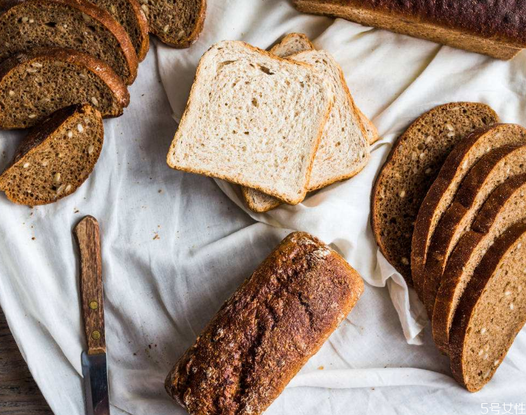 減肥吃黑麥還是全麥好 黑麥面包和全麥面包哪個(gè)更適合減肥 減肥吃黑麥還是全麥好 黑麥面包和全麥面包哪個(gè)更適合減肥