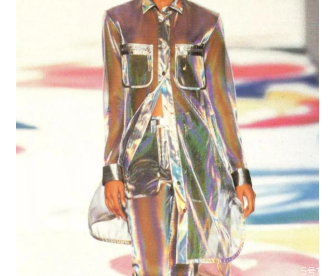 y2k是什么風(fēng)格 y2k風(fēng)格穿搭 y2k是什么風(fēng)格 y2k風(fēng)格穿搭