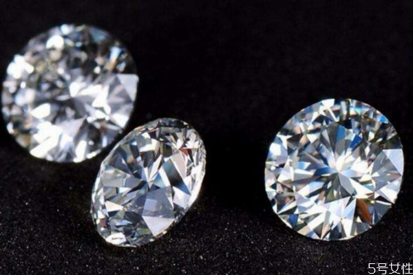 莫桑鉆的價(jià)格多少錢(qián) 國(guó)產(chǎn)莫桑石和美國(guó)莫桑石的區(qū)別