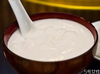 酸奶開(kāi)封后可以放多久 酸奶開(kāi)了第二天還能喝嗎 酸奶開(kāi)封后可以放多久 酸奶開(kāi)了第二天還能喝嗎