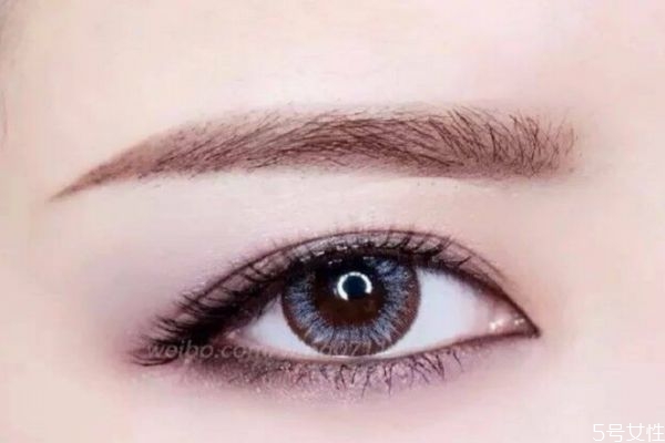 美瞳掉地上還能用嗎 美瞳需要每天換護(hù)理液?jiǎn)? alt=