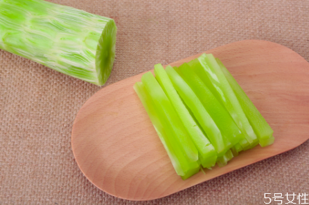 孕婦吃萵筍會流產(chǎn)嗎 孕婦吃萵筍要注意什么 孕婦吃萵筍會流產(chǎn)嗎 孕婦吃萵筍要注意什么