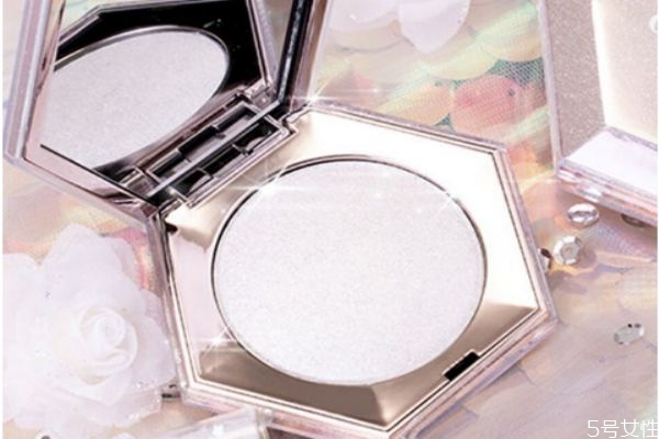 高光粉買(mǎi)什么顏色好 高光買(mǎi)白色還是香檳色