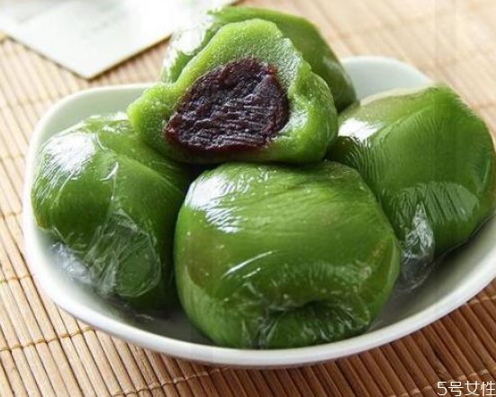 青團的綠色是用什么做的 青團怎樣做顏色才綠 青團的綠色是用什么做的 青團怎樣做顏色才綠