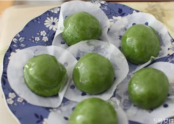 青團的綠色是用什么做的 青團怎樣做顏色才綠 青團的綠色是用什么做的 青團怎樣做顏色才綠