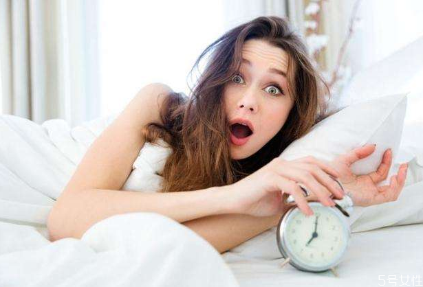 帶妝不能超過幾個小時 偶爾帶妝睡一晚可以嗎 帶妝不能超過幾個小時 偶爾帶妝睡一晚可以嗎