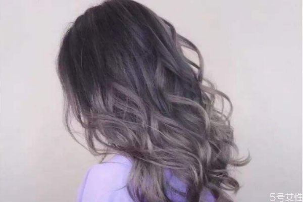 是不是染發(fā)當天不顯色 染發(fā)時間越久越顯色嗎 是不是染發(fā)當天不顯色 染發(fā)時間越久越顯色嗎