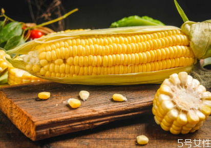 微波爐熱玉米幾分鐘 微波爐熱玉米會(huì)爆炸嗎 微波爐熱玉米幾分鐘 微波爐熱玉米會(huì)爆炸嗎