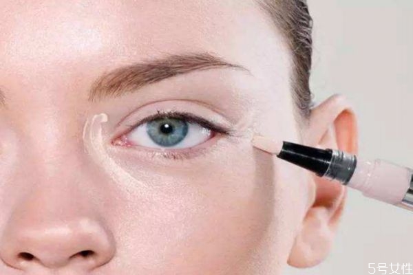 遮瑕的顏色要怎么選 遮瑕和素顏霜哪個要先用 遮瑕的顏色要怎么選 遮瑕和素顏霜哪個要先用