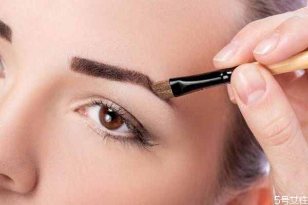 染發(fā)后眉筆顏色要不要換 眉筆哪個(gè)顏色最自然 染發(fā)后眉筆顏色要不要換 眉筆哪個(gè)顏色最自然