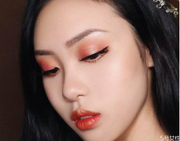 清純少女妝畫(huà)法 如何化出高級(jí)感少女妝