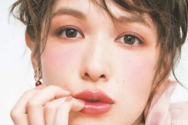 煙熏妝怎么畫才好看 單眼皮怎么畫煙熏妝好看 煙熏妝怎么畫才好看 單眼皮怎么畫煙熏妝好看