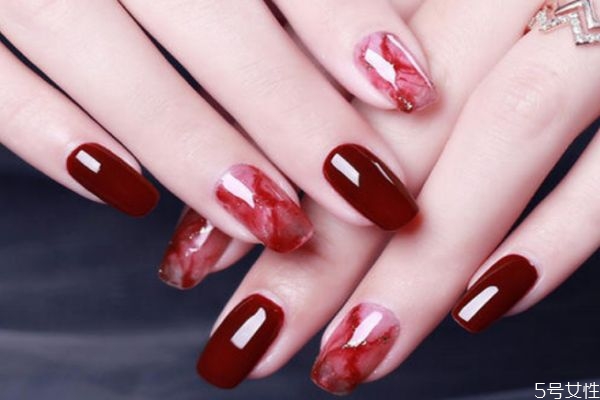 指甲油涂多久要卸掉 指甲油多久涂一次好 指甲油涂多久要卸掉 指甲油多久涂一次好