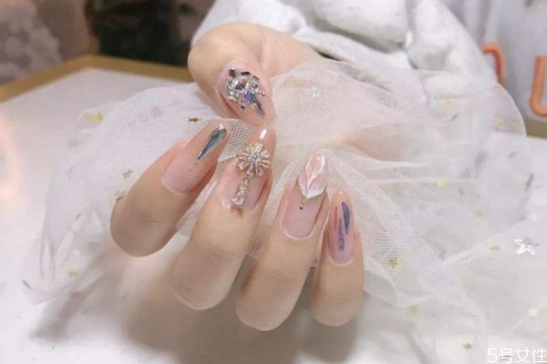 美甲最好一個(gè)月做幾次 經(jīng)常做指甲會(huì)致癌嗎 美甲最好一個(gè)月做幾次 經(jīng)常做指甲會(huì)致癌嗎