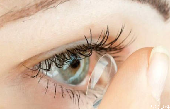 美瞳粘在一起怎么分開 美瞳粘在一起還能用嗎 美瞳粘在一起怎么分開 美瞳粘在一起還能用嗎