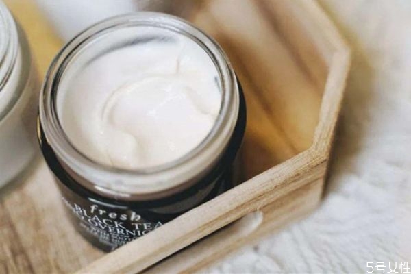 涂抹面膜和貼片面膜的區(qū)別 敷面膜有什么作用