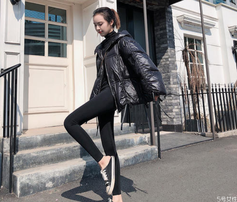 鯊魚皮褲是什么材質(zhì) 鯊魚皮褲適合什么人穿 鯊魚皮褲是什么材質(zhì) 鯊魚皮褲適合什么人穿