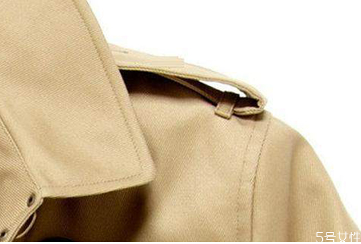 風衣后面的一塊布叫什么 風衣后面的腰帶怎么系