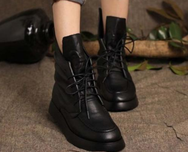 馬丁靴為什么穿著顯腳大 哪些鞋子穿著容易顯腳大 馬丁靴為什么穿著顯腳大 哪些鞋子穿著容易顯腳大