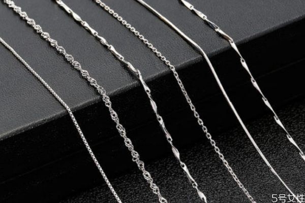 純銀項(xiàng)鏈會(huì)引起過敏嗎 戴純銀項(xiàng)鏈有哪些好處