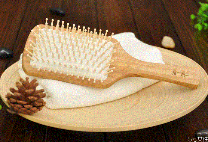 氣墊梳和普通梳子有什么區(qū)別 氣墊梳有什么作用 氣墊梳和普通梳子有什么區(qū)別 氣墊梳有什么作用