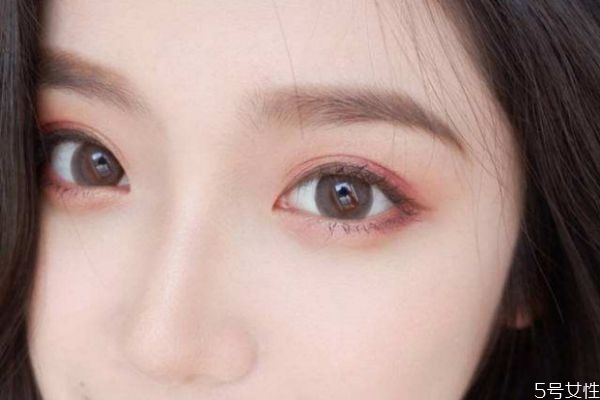 長期戴美瞳眼睛會(huì)怎樣 美瞳戴不進(jìn)去有什么好的辦法嗎