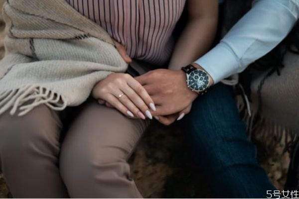 出軌被周圍人知道怎么辦 婚內出軌被別人知道了 出軌被周圍人知道怎么辦 婚內出軌被別人知道了