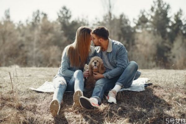 出軌被周圍人知道怎么辦 婚內出軌被別人知道了 出軌被周圍人知道怎么辦 婚內出軌被別人知道了