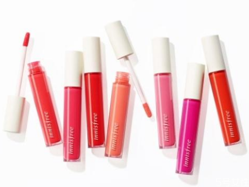 吃東西前要擦掉唇蜜嗎 唇蜜可以涂著睡覺(jué)嗎