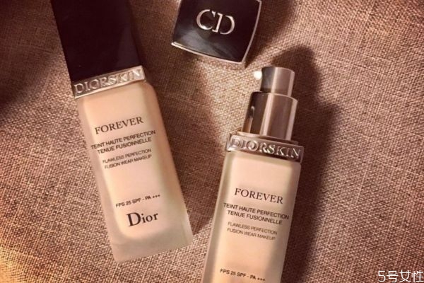 迪奧粉底液瓶子怎么打開 迪奧粉底液010真假辨別 迪奧粉底液瓶子怎么打開 迪奧粉底液010真假辨別