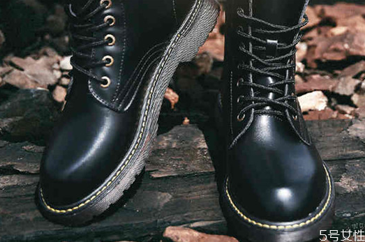 靴子掉皮了怎么補(bǔ)救 如何防止靴子掉皮