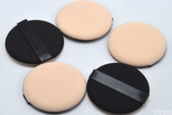 粉餅的粉撲怎么存放不發(fā)霉 粉撲有霉點(diǎn)怎么清洗 粉餅的粉撲怎么存放不發(fā)霉 粉撲有霉點(diǎn)怎么清洗