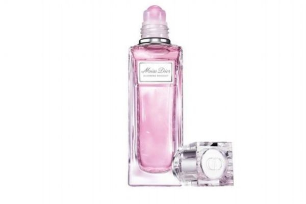 滾珠香水好還是噴霧好 滾珠香水的正確使用方法 滾珠香水好還是噴霧好 滾珠香水的正確使用方法