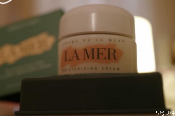 面霜乳霜凝霜的區(qū)別 乳霜和凝霜哪個更保濕 面霜乳霜凝霜的區(qū)別 乳霜和凝霜哪個更保濕