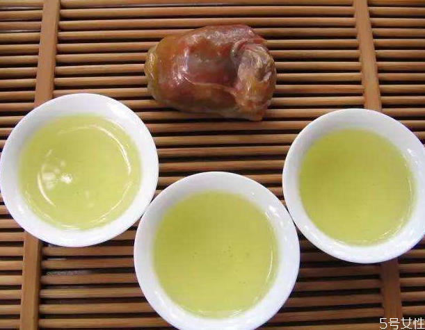 烏龍茶適合什么季節(jié)喝 烏龍茶哪些人不能喝 烏龍茶適合什么季節(jié)喝 烏龍茶哪些人不能喝