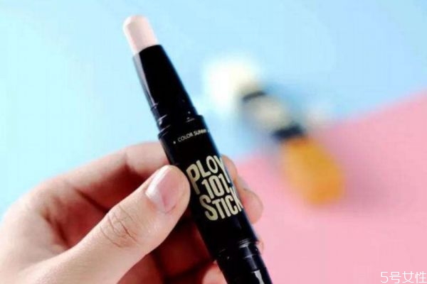 高光棒可以當眼影用嗎 高光和眼影的區(qū)別