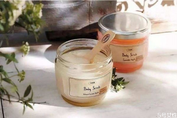 磨砂膏可以當(dāng)洗面奶么 磨砂膏和洗面奶那個先用