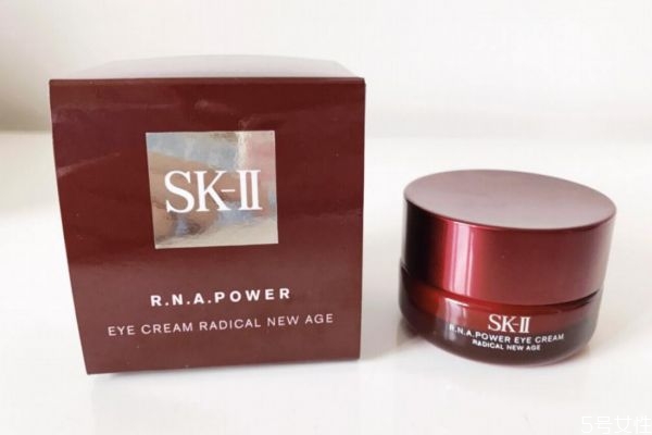 有脂肪?？刹豢梢酝垦鬯?先用精華還是先用眼霜