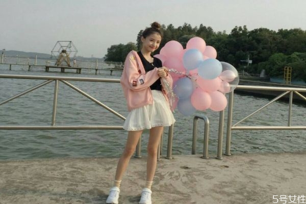 女孩有這幾種表現(xiàn)就別追了 女孩讓你追她的暗示 女孩有這幾種表現(xiàn)就別追了 女孩讓你追她的暗示