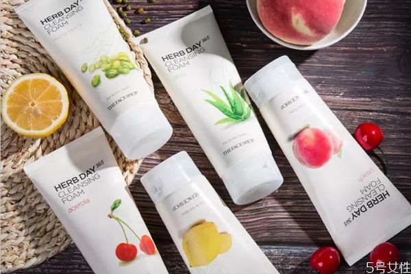 菲詩(shī)小鋪蘆薈洗面奶怎么樣 菲詩(shī)小鋪蘆薈洗面奶適合膚質(zhì) 菲詩(shī)小鋪蘆薈洗面奶怎么樣 菲詩(shī)小鋪蘆薈洗面奶適合膚質(zhì)