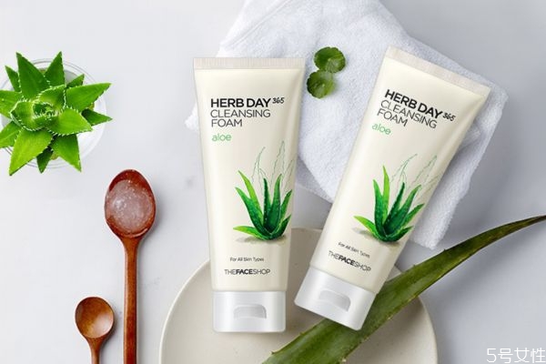 菲詩(shī)小鋪蘆薈洗面奶怎么樣 菲詩(shī)小鋪蘆薈洗面奶適合膚質(zhì) 菲詩(shī)小鋪蘆薈洗面奶怎么樣 菲詩(shī)小鋪蘆薈洗面奶適合膚質(zhì)