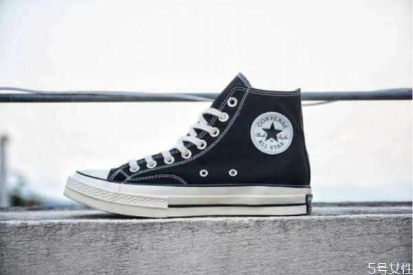 匡威鞋底多厚 匡威哪個(gè)系列鞋底最厚 匡威鞋底多厚 匡威哪個(gè)系列鞋底最厚