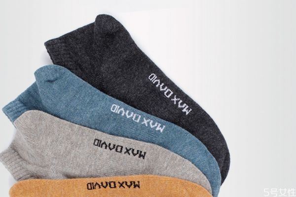 一雙襪子穿多久換新的 正常一雙襪子多少錢(qián)