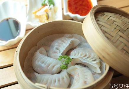 餃子蒸出來皮很硬怎么回事 餃子怎么蒸皮不會(huì)硬 餃子蒸出來皮很硬怎么回事 餃子怎么蒸皮不會(huì)硬