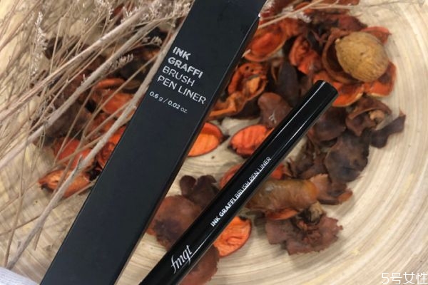 菲詩小鋪眼線筆好用嗎 菲詩小鋪眼線筆怎么用 菲詩小鋪眼線筆好用嗎 菲詩小鋪眼線筆怎么用