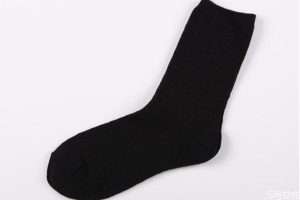 一雙襪子穿多久換新的 正常一雙襪子多少錢(qián)