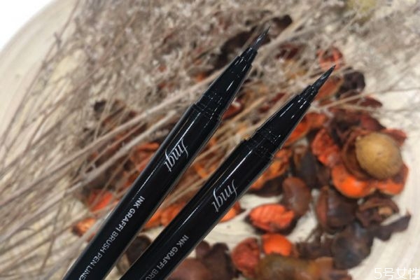 菲詩(shī)小鋪眼線筆好用嗎 菲詩(shī)小鋪眼線筆怎么用